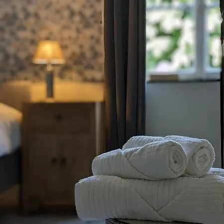 Manoir La Cerise Bed & Breakfast *